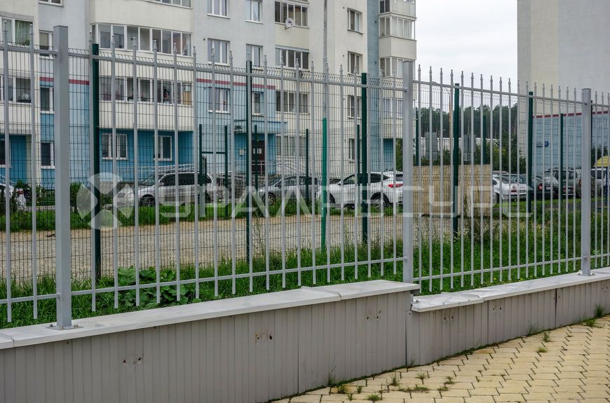 Благоустройство территории ТСЖ сварным ограждением